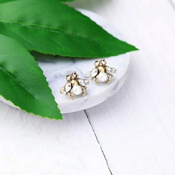 New arrivals!!! Gold Bee Stud Earrings - Picture 3 of 5